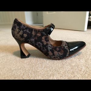 NEW John Fluevog Floral Malala Size 8